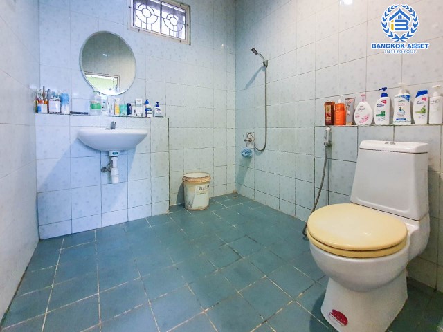 *****ทาวน์เฮ้าส์มือสอง ย่านบางแค ม.เศรษฐกิจ พุทธมณฑลสาย3 เนื้อที่กว้าง 28 ตร.ว. ฟังก์ชัน 3 ห้องนอน 2 ห้องน้ำ ภายในสภาพสวย กว้างขวางพื้นที่ใช้สอยเยอะ ตั้งบนทำเลแห่งการเดินทาง ใกล้ส่วนต่อขยายรถไฟฟ้าสายสีน้ำเงิน "สถานีหลักสอง" และทางด่วน "ศรีรัช" จองเลย!